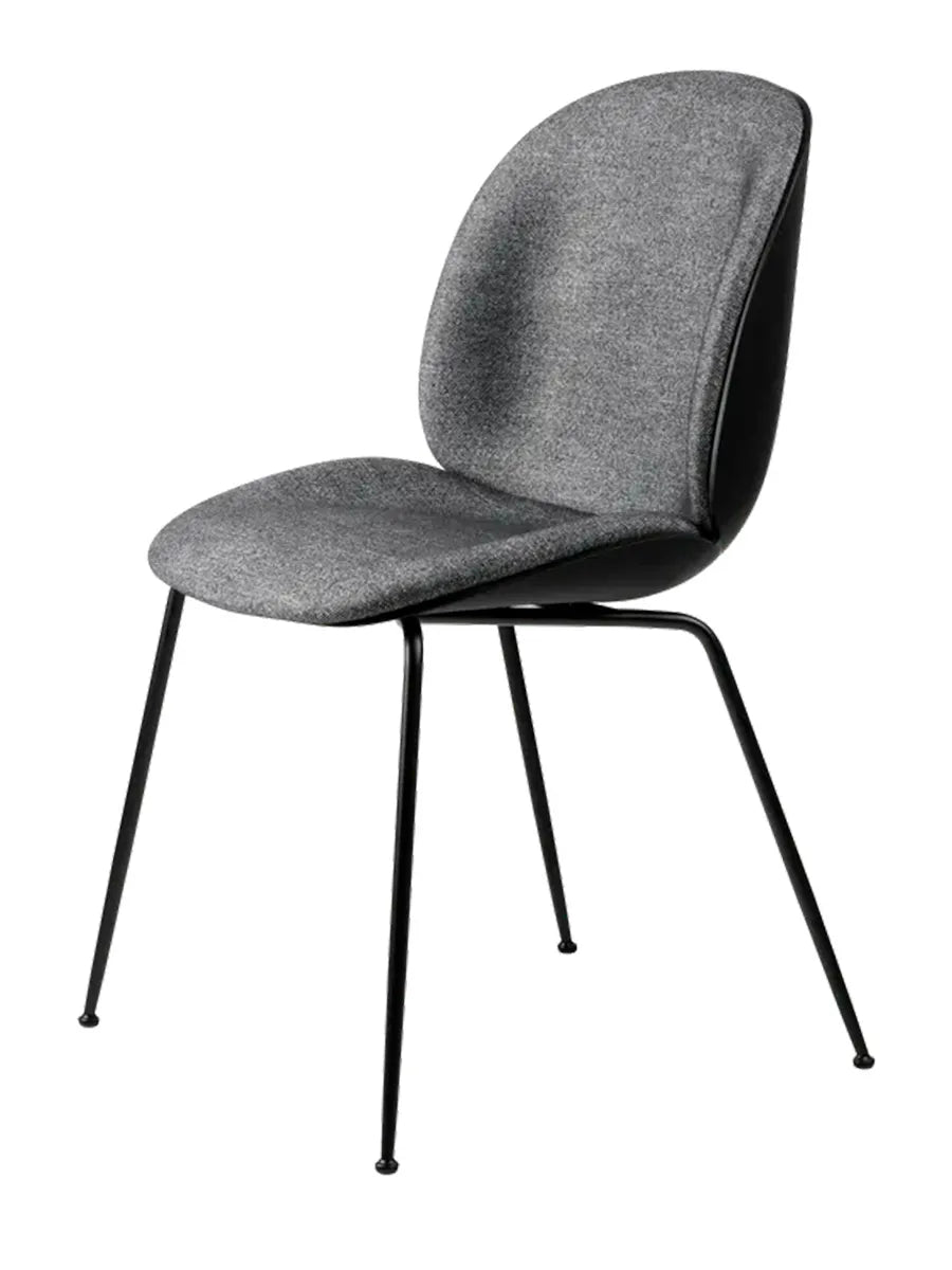 Beetle Chair, forsidepolstret, sort skal fra GUBI - Plain, Enzo Degli Angiuoni (0023) / Black Conic Base - Jacobsen Plus