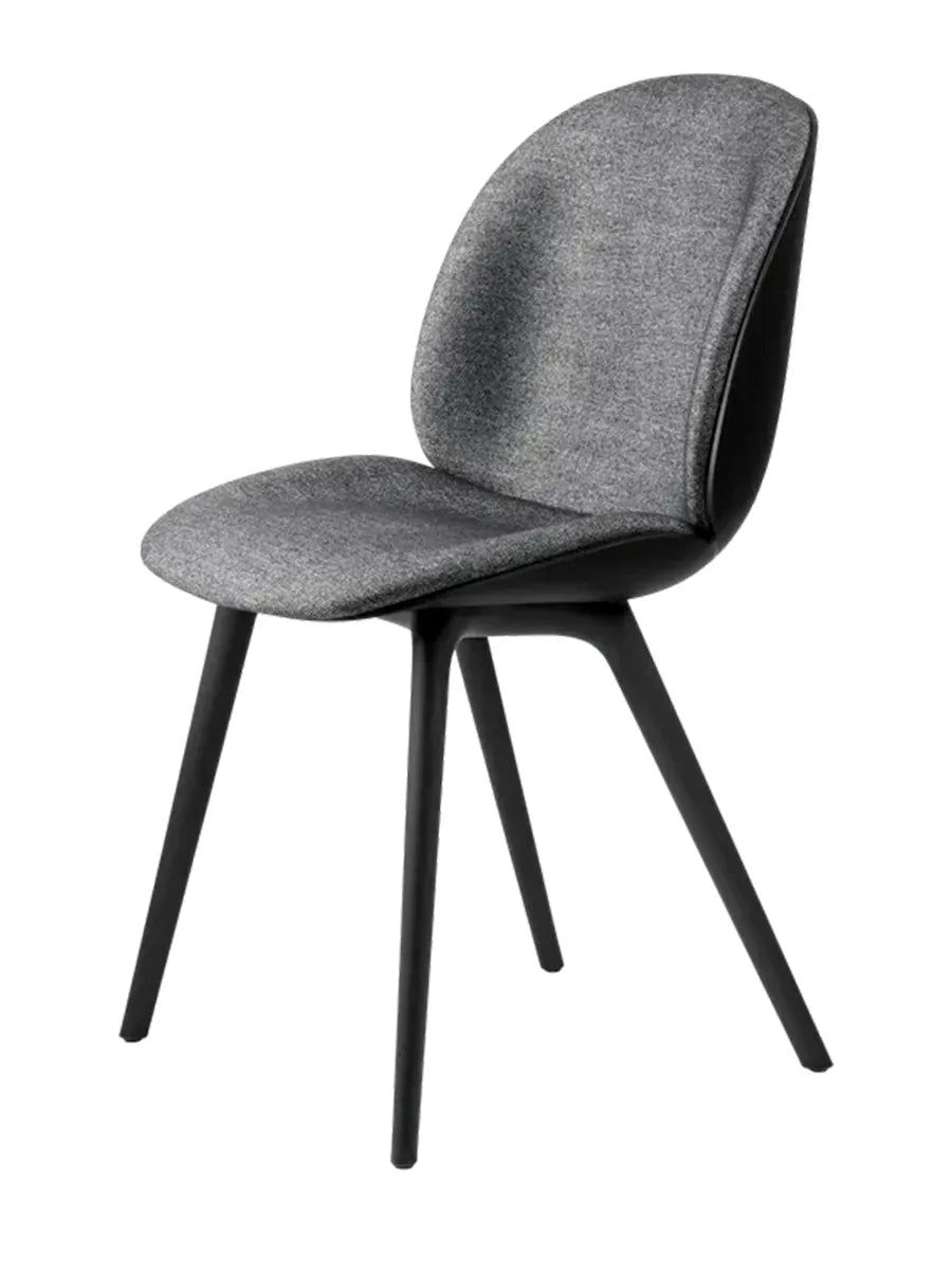 Beetle Chair, forsidepolstret, sort skal fra GUBI - Plain, Enzo Degli Angiuoni (0023) / Black Plastic Base - Jacobsen Plus