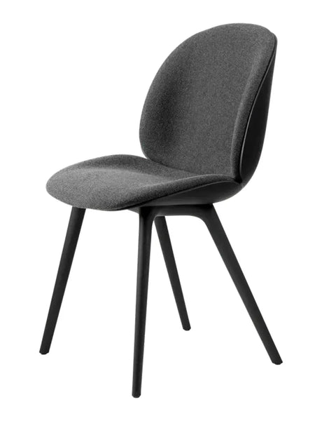 Beetle Chair, forsidepolstret, sort skal fra GUBI - Hallingdal 65, Kvadrat (0173) / Black Plastic Base - Jacobsen Plus