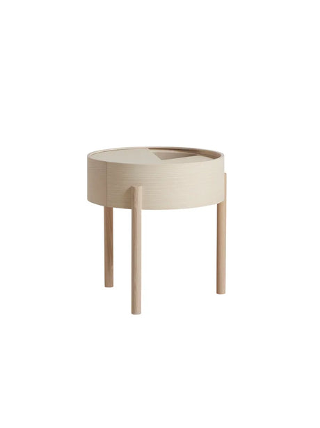 Arc Side Table fra Woud - White pigmented ash - Jacobsen Plus