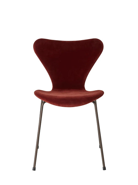 3107 Stol, fuldpolstret velour af Arne Jacobsen - Autumn red - Jacobsen Plus