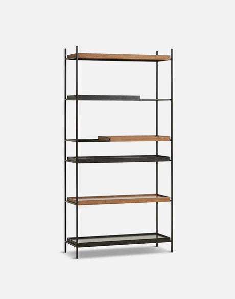 Tray Shelf, høj fra Woud - Black: 2 wide, 1 short - Walnut: 2 wide, 1 short - Jacobsen Plus