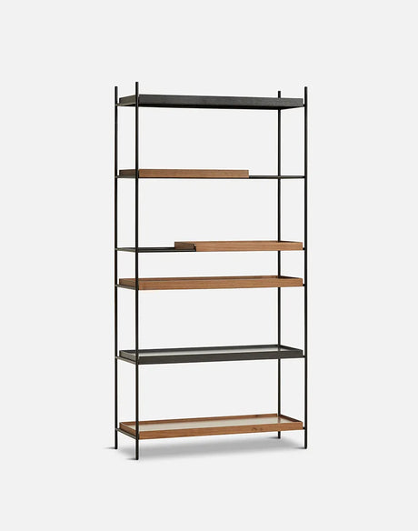 Tray Shelf, høj fra Woud - Black: 2 wide - Walnut: 2 wide, 2 short - Jacobsen Plus