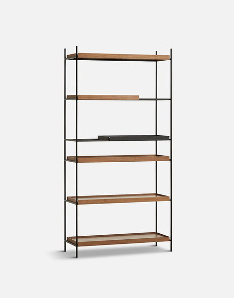 Tray Shelf, høj fra Woud - Black: 1 short - Walnut: 4 wide, 1 short - Jacobsen Plus