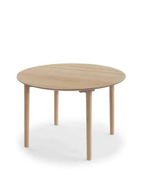 Skagerak Hven Spisebord Ø110 fra Fritz Hansen - Sæbebehandlet eg - Jacobsen Plus