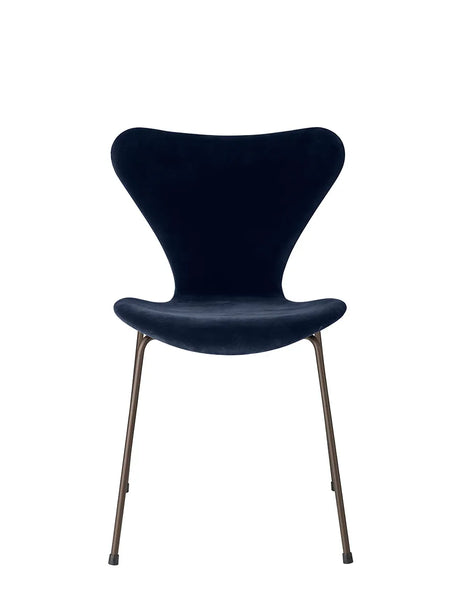 3107 Stol, fuldpolstret velour af Arne Jacobsen - Midnight blue - Jacobsen Plus