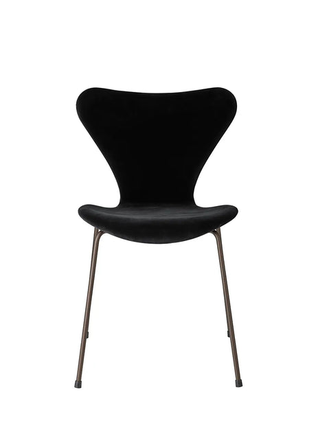 3107 Stol, fuldpolstret velour af Arne Jacobsen - Night black - Jacobsen Plus