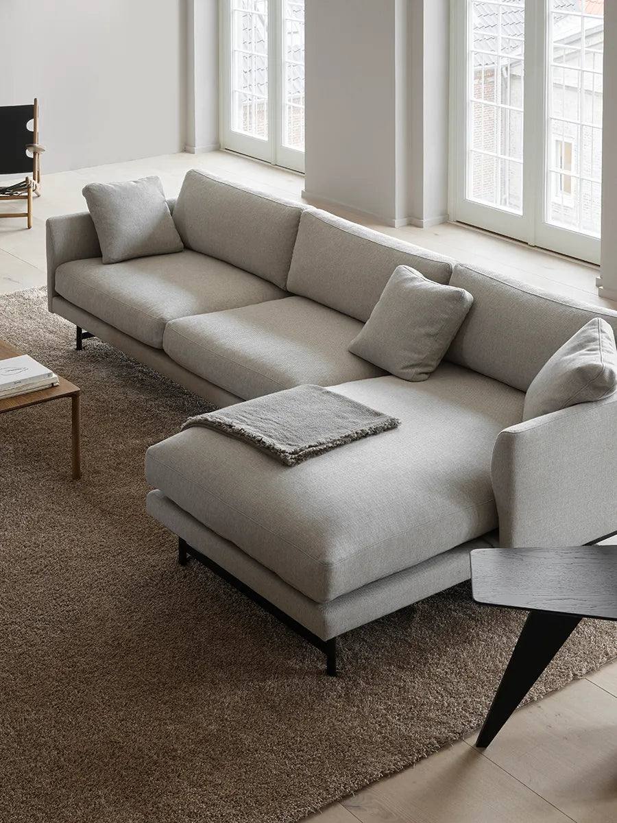 Calmo 3-personers Sofa m. chaiselong, sunniva 717 fra Fredericia Furniture - 3 - Jacobsen Plus
