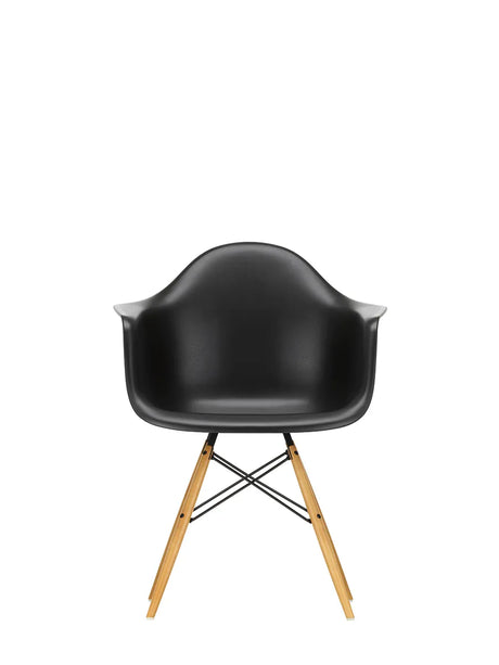 Eames Plastic Armchair DAW, ahorntræ fra Vitra - Deep black - Jacobsen Plus