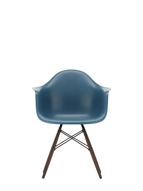Eames Plastic Armchair DAW, mørkbejdset ahorntræ fra Vitra - Sea blue - Jacobsen Plus