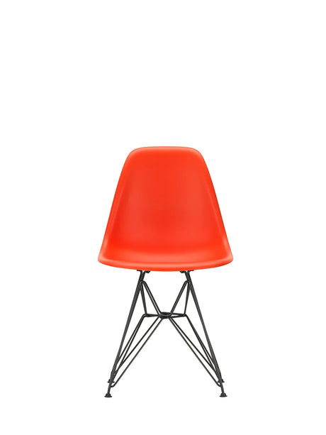 Eames Plastic Side Chair DSR, sort pulverlakeret fra Vitra - Poppy red - Jacobsen Plus