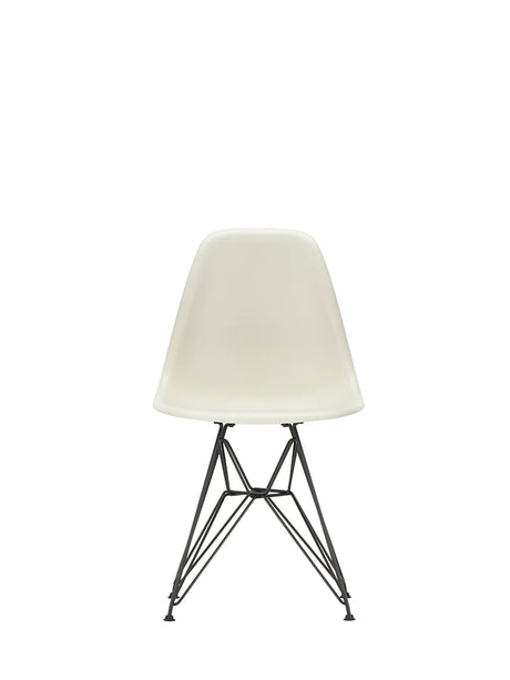 Eames Plastic Side Chair DSR, sort pulverlakeret fra Vitra - Pebble - Jacobsen Plus