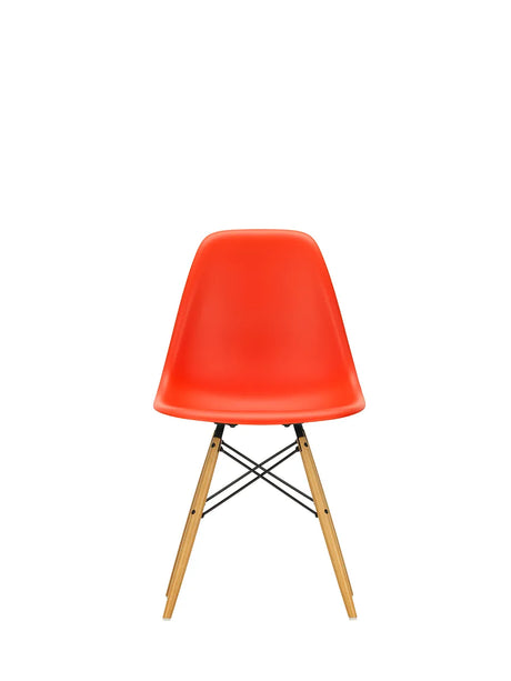 Eames Plastic Side Chair DSW, ahorntræ fra Vitra - Poppy red - Jacobsen Plus