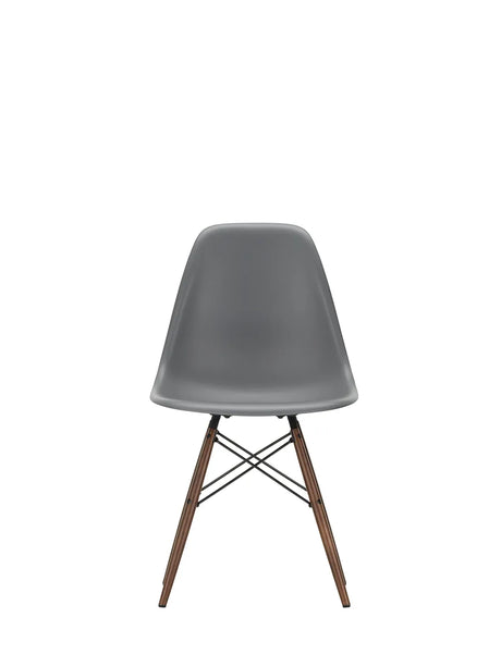 Eames Plastic Side Chair DSW, mørkbejdset ahorntræ fra Vitra - Granite grey - Jacobsen Plus