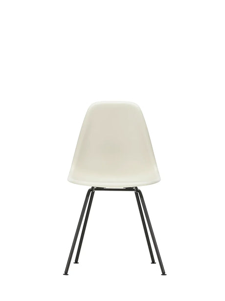 Eames Plastic Side Chair DSX, sort pulverlakeret fra Vitra - Pebble - Jacobsen Plus