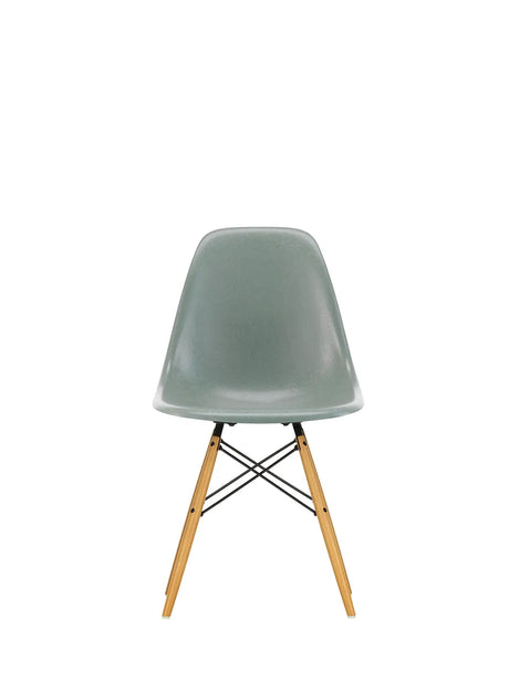 Eames Fiberglass Chair DSW, lys ahorn fra Vitra - Eames Sea Foam Green - Jacobsen Plus