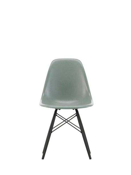 Eames Fiberglass Chair DSW, sortlakeret ahorn fra Vitra - Eames Sea Foam Green - Jacobsen Plus