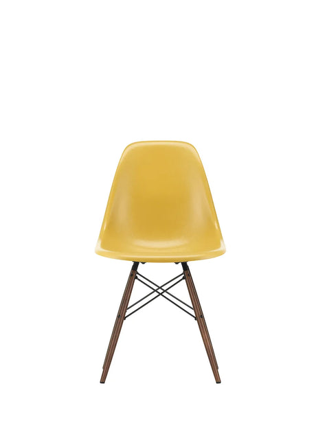 Eames Fiberglass Chair DSW, mørkbejdset ahorn fra Vitra - Eames Ochre Light - Jacobsen Plus