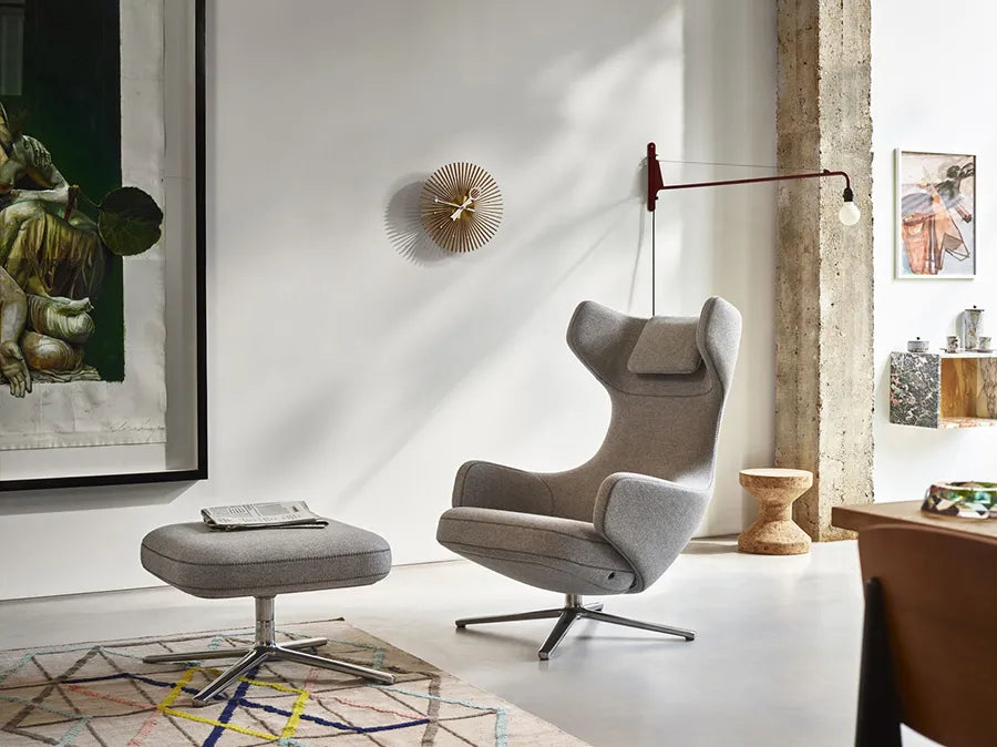 Grand Repos Lænestol, cream/dark brown fra Vitra