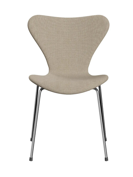 3107 Serie 7, fuldpolstret af Arne Jacobsen - Hallingdal / 200 Sand - Jacobsen Plus