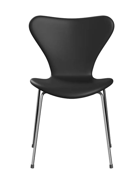 3107 Serie 7, fuldpolstret af Arne Jacobsen - Soft læder / Sort - Jacobsen Plus