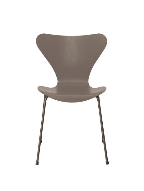 3107 Serie 7 stol i farvet ask af Arne Jacobsen - Deep Clay / Brown Bronze - Jacobsen Plus