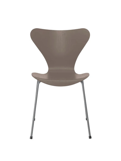 3107 Serie 7 stol i farvet ask af Arne Jacobsen - Deep Clay / Silver Grey - Jacobsen Plus