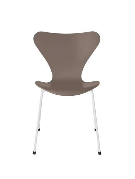 3107 Serie 7 stol lakeret af Arne Jacobsen - Deep Clay / Hvid - Jacobsen Plus