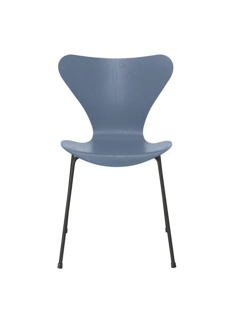 3107 Serie 7 stol i farvet ask af Arne Jacobsen - Dusk Blue / Warm Graphite - Jacobsen Plus