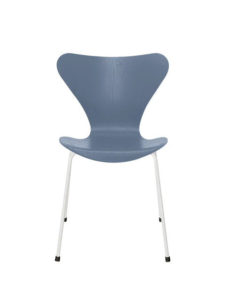 3107 Serie 7 stol i farvet ask af Arne Jacobsen - Dusk Blue / Hvid - Jacobsen Plus