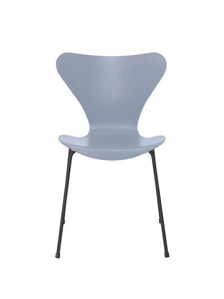 3107 Serie 7 stol i farvet ask af Arne Jacobsen - Lavender Blue / Warm Graphite - Jacobsen Plus