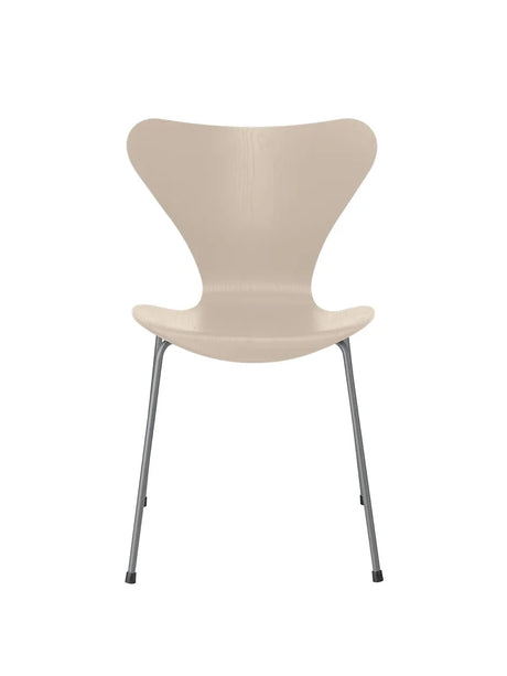 3107 Serie 7 stol i farvet ask af Arne Jacobsen - Light Beige / Silver Grey - Jacobsen Plus