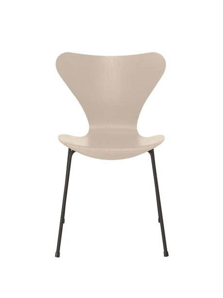 3107 Serie 7 stol i farvet ask af Arne Jacobsen - Light Beige / Warm Graphite - Jacobsen Plus