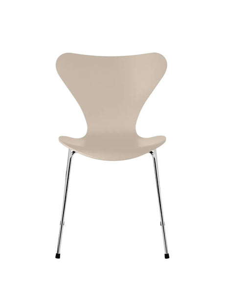 3107 Serie 7 stol lakeret af Arne Jacobsen - Light Beige / Krom - Jacobsen Plus