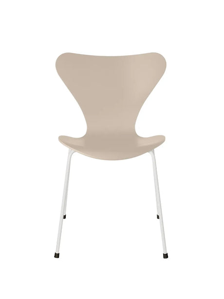 3107 Serie 7 stol lakeret af Arne Jacobsen - Light Beige / Hvid - Jacobsen Plus