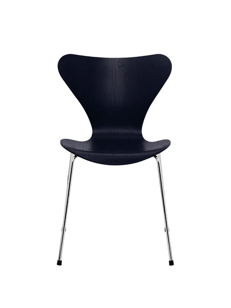 3107 Serie 7 stol i farvet ask af Arne Jacobsen - Midnight Blue / Krom - Jacobsen Plus