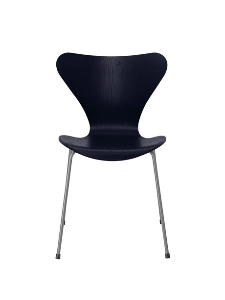 3107 Serie 7 stol i farvet ask af Arne Jacobsen - Midnight Blue / Silver Grey - Jacobsen Plus