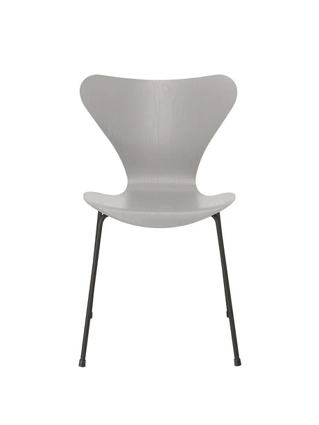 3107 Serie 7 stol i farvet ask af Arne Jacobsen - Nine Grey / Warm Graphite - Jacobsen Plus