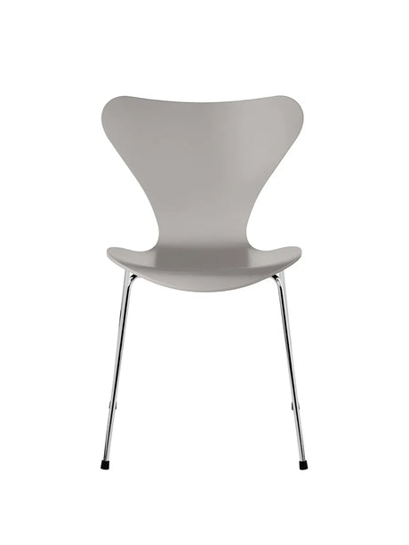 3107 Serie 7 stol lakeret af Arne Jacobsen - Nine Grey / Krom - Jacobsen Plus