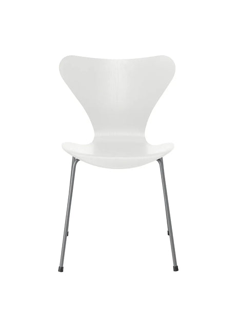 3107 Serie 7 stol i farvet ask af Arne Jacobsen - Hvid / Silver Grey - Jacobsen Plus