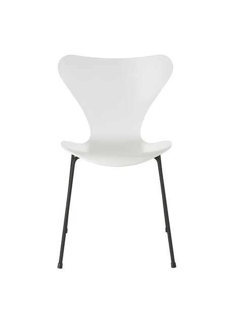 3107 Serie 7 stol lakeret af Arne Jacobsen - Hvid / Warm Graphite - Jacobsen Plus