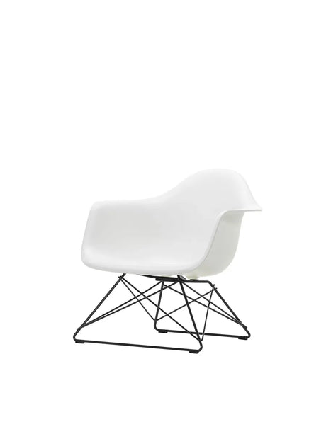 Eames Plastic Armchair LAR, sortlakeret fra Vitra - White - Jacobsen Plus