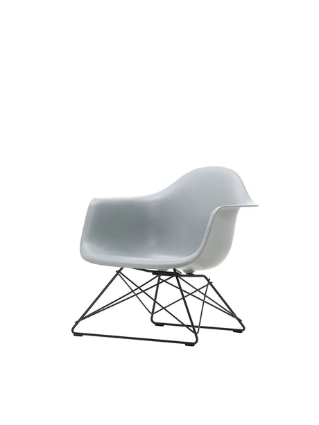 Eames Plastic Armchair LAR, sortlakeret fra Vitra - Light grey - Jacobsen Plus