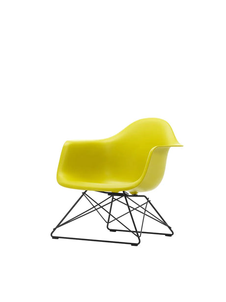 Eames Plastic Armchair LAR, sortlakeret fra Vitra - Mustard - Jacobsen Plus