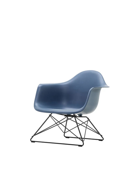 Eames Plastic Armchair LAR, sortlakeret fra Vitra - Sea blue - Jacobsen Plus