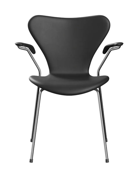 3207 Serie 7 Armstol af Arne Jacobsen - Fuldpolstret / Essential læder / Sort - Jacobsen Plus