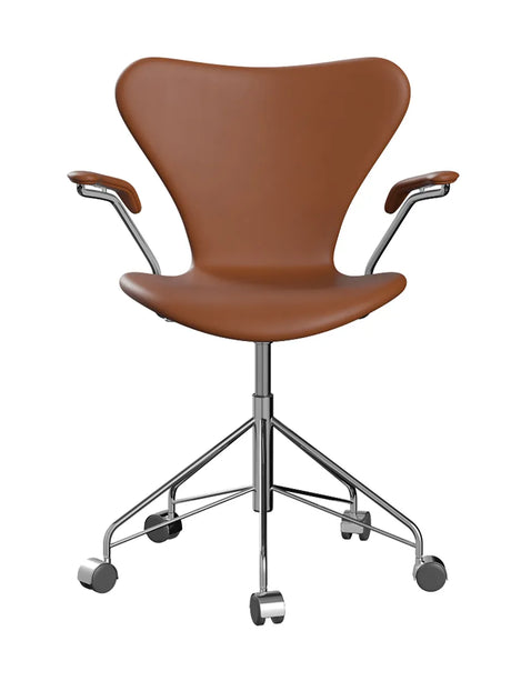 3217 Serie 7 Kontorstol af Arne Jacobsen - Fuldpolstret / Essential læder / Valnød - Jacobsen Plus