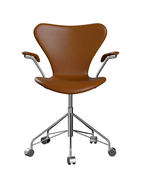 3217 Serie 7 Kontorstol af Arne Jacobsen - Fuldpolstret / Soft læder / Valnød - Jacobsen Plus