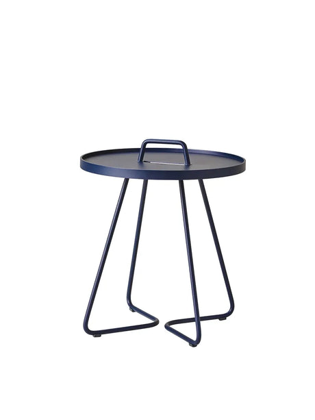 On The Move Sidebord fra Cane-line - Lille / Midnight Blue - Jacobsen Plus