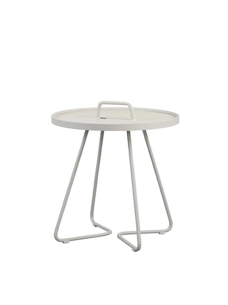 On The Move Sidebord fra Cane-line - Lille / Sand - Jacobsen Plus